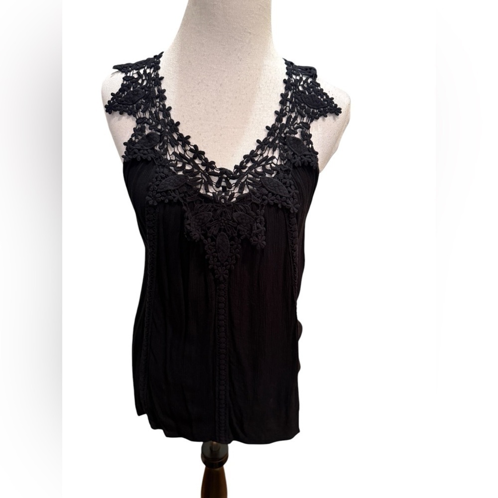 Knox Rose Top Lace Black Sleeveless Size Medium Embroidered Boho. Rayon